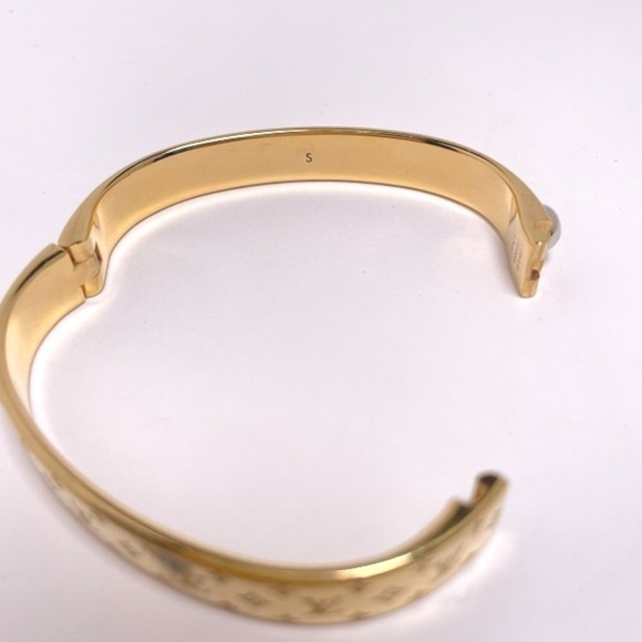LOUIS VUITTON Gold Monogram Bracelet - Picture 7 of 9